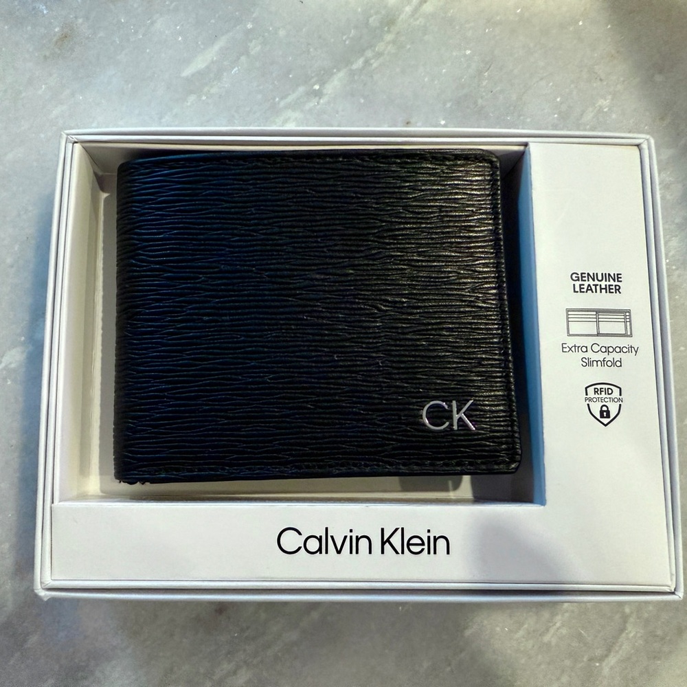 NWT Calvin Klein Black Textured Leather Wallet